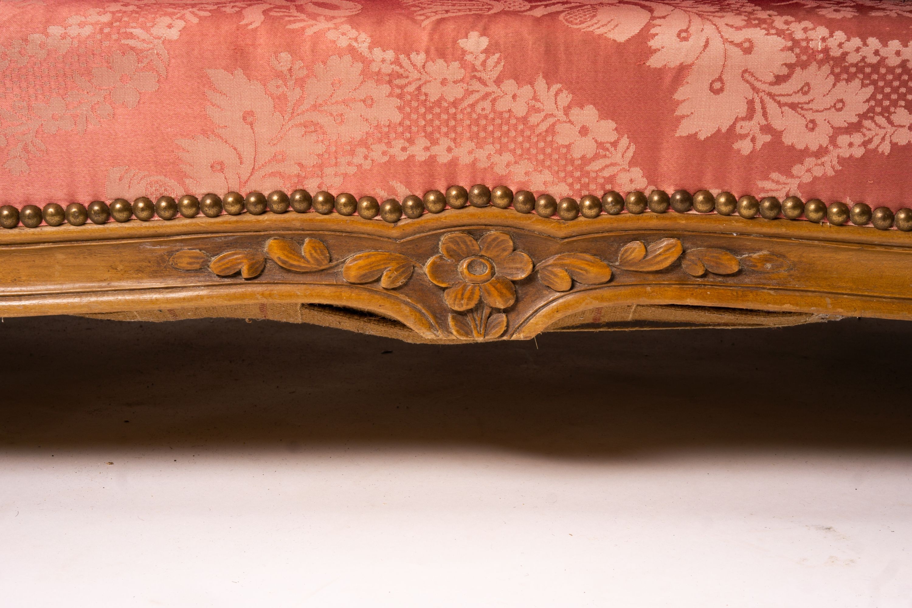 An early 20th century French carved beech daybed, length 174cm, depth 80cm, height 88cm